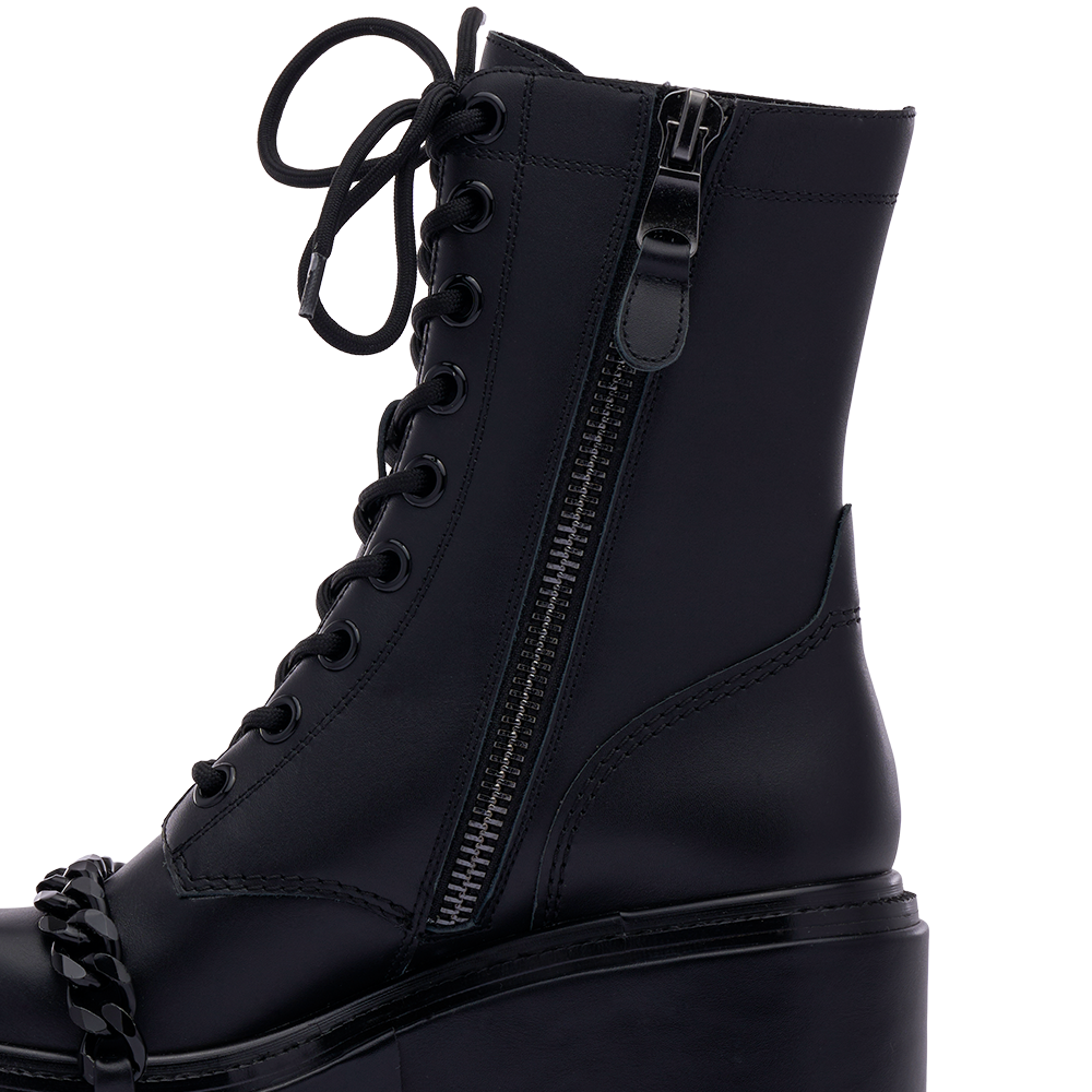 D'Amelio Footwear | Edgy and Versatile: Black Chella Leather Camdon ...